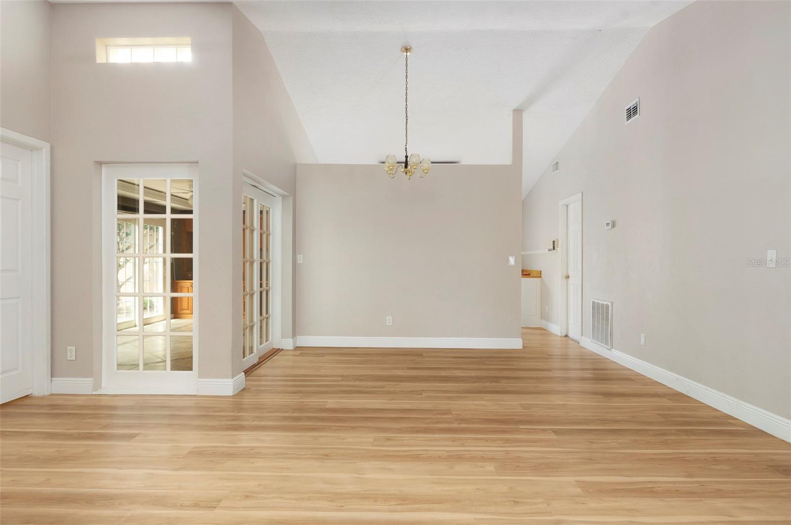 491 St Tropez Cir Ne Property Photo 7