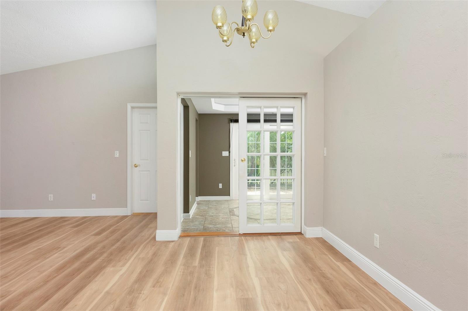 491 St Tropez Cir Ne Property Photo 10