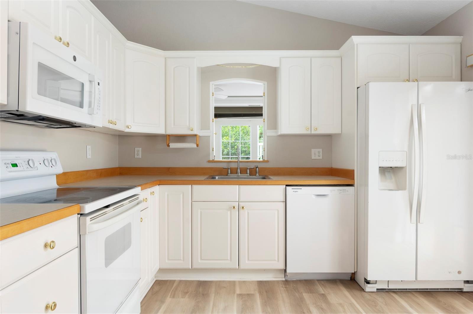 491 St Tropez Cir Ne Property Photo 12