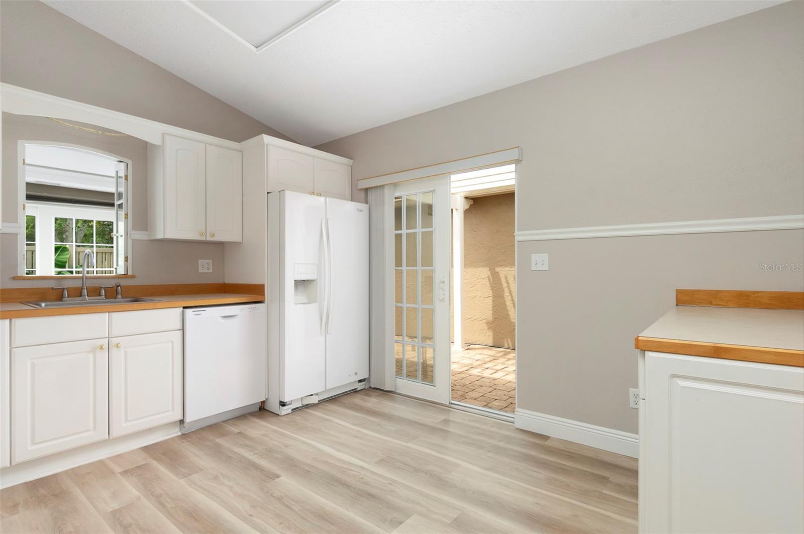 491 St Tropez Cir Ne Property Photo 13