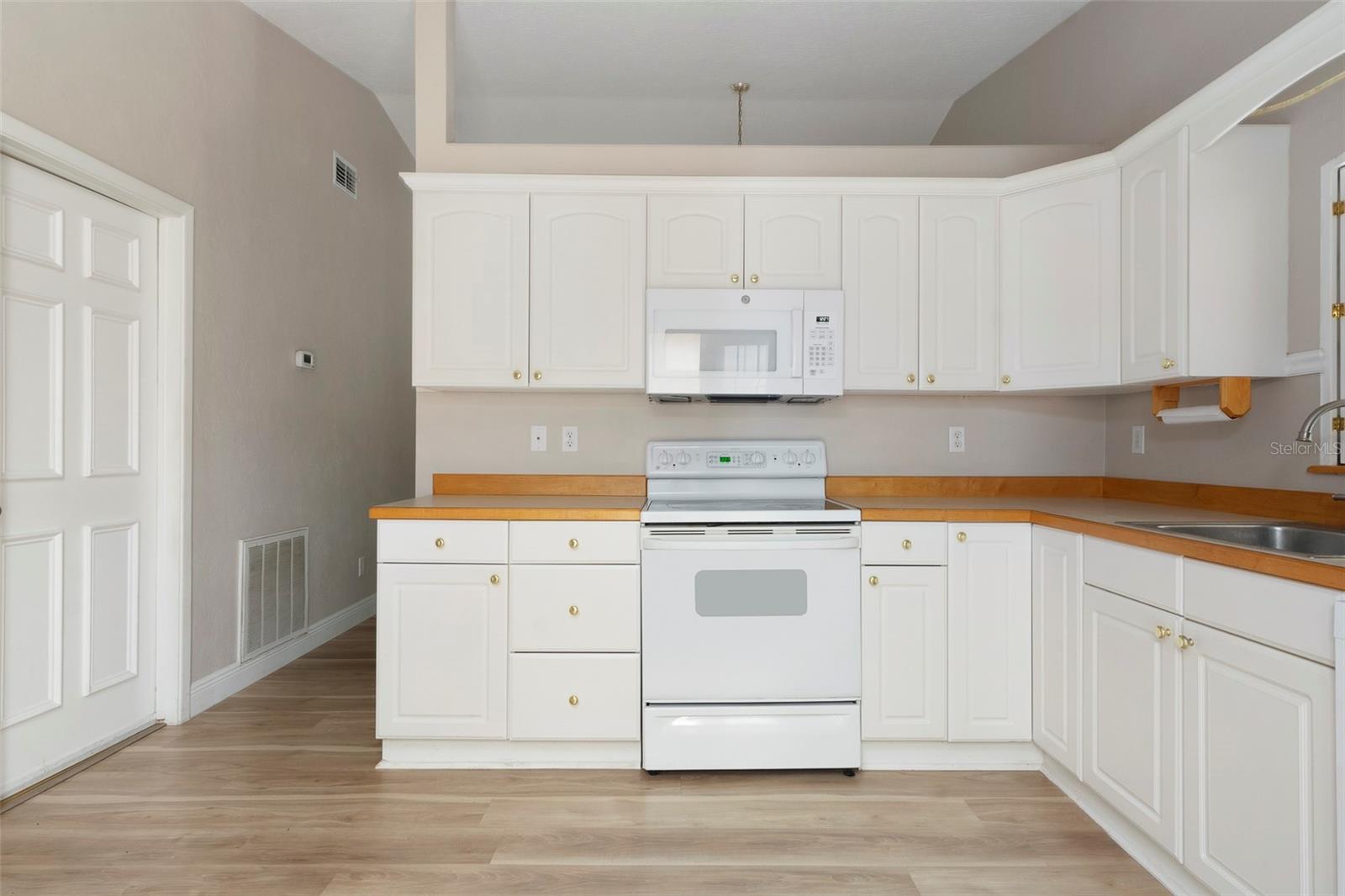 491 St Tropez Cir Ne Property Photo 14