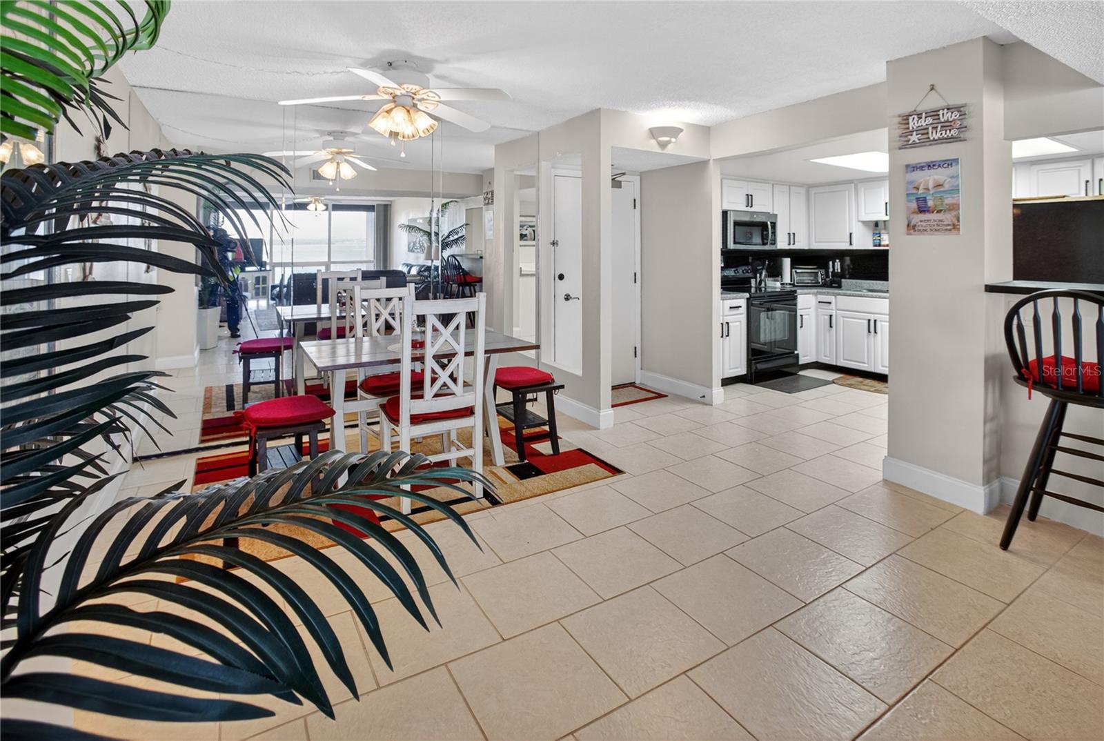 1 Key Capri #103e Property Photo 4