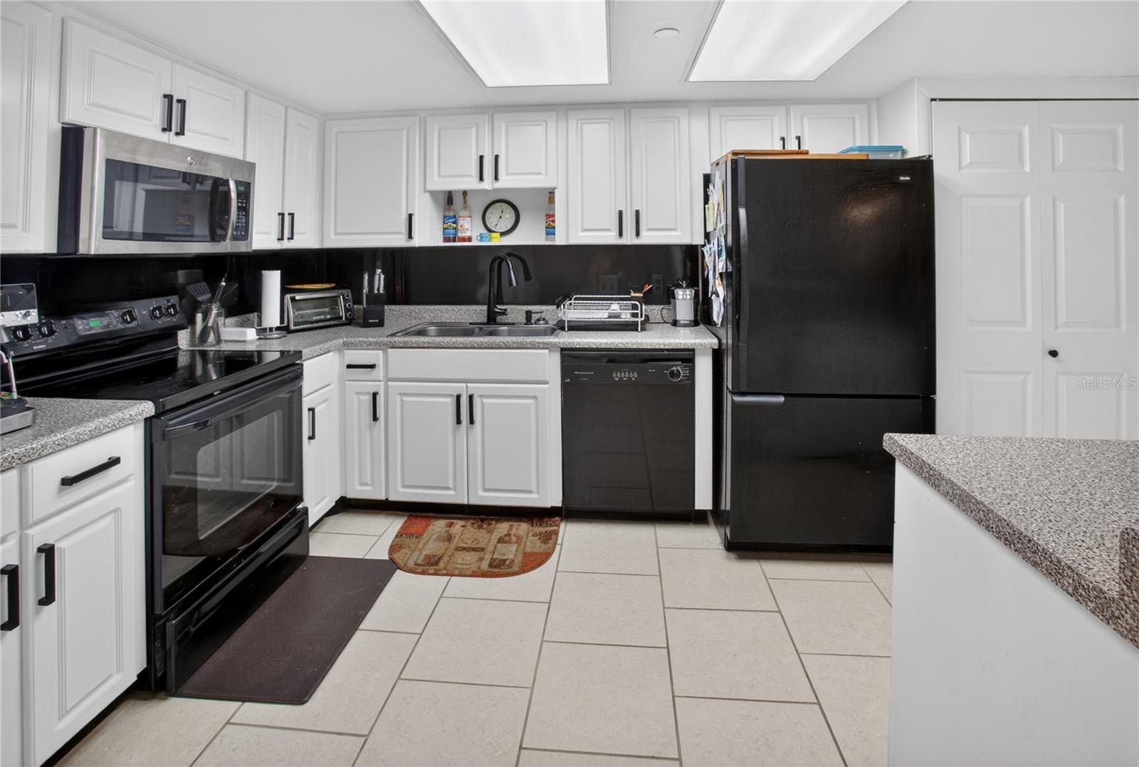 1 Key Capri #103e Property Photo 8
