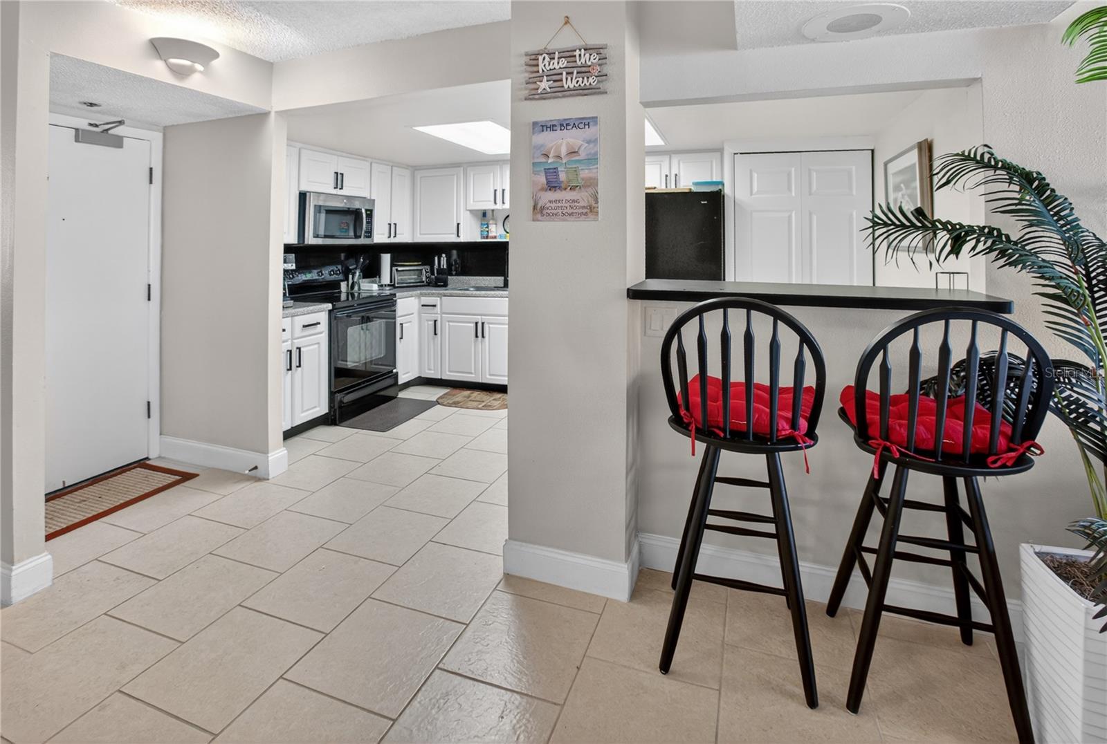 1 Key Capri #103e Property Photo 9