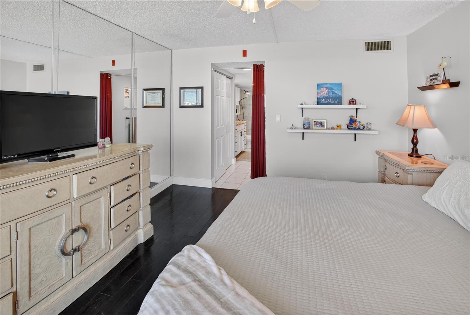 1 Key Capri #103e Property Photo 12