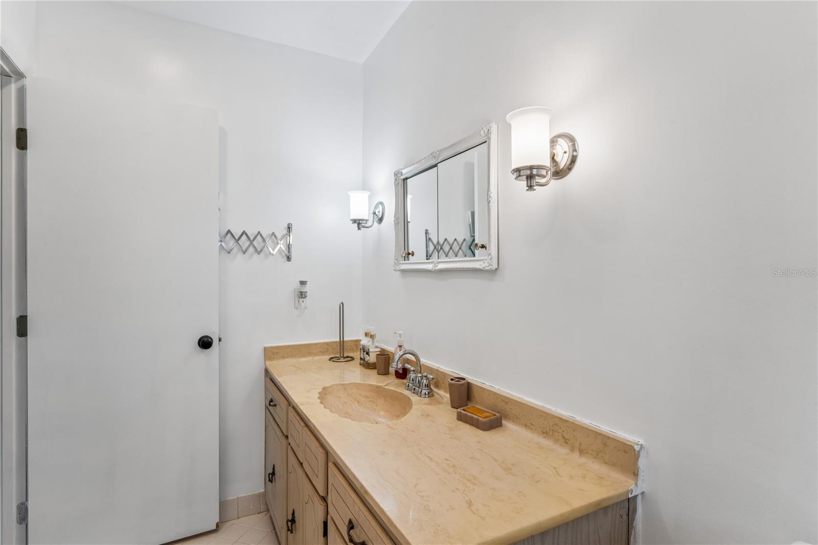 1611 S Lake Ave #1 Property Photo 16