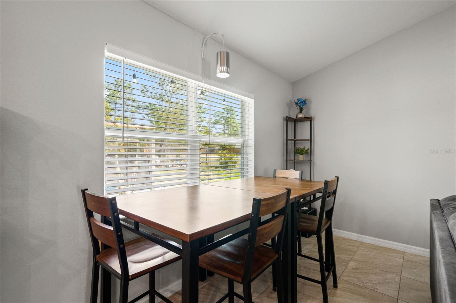12015 Phoenix Ave Property Photo 13