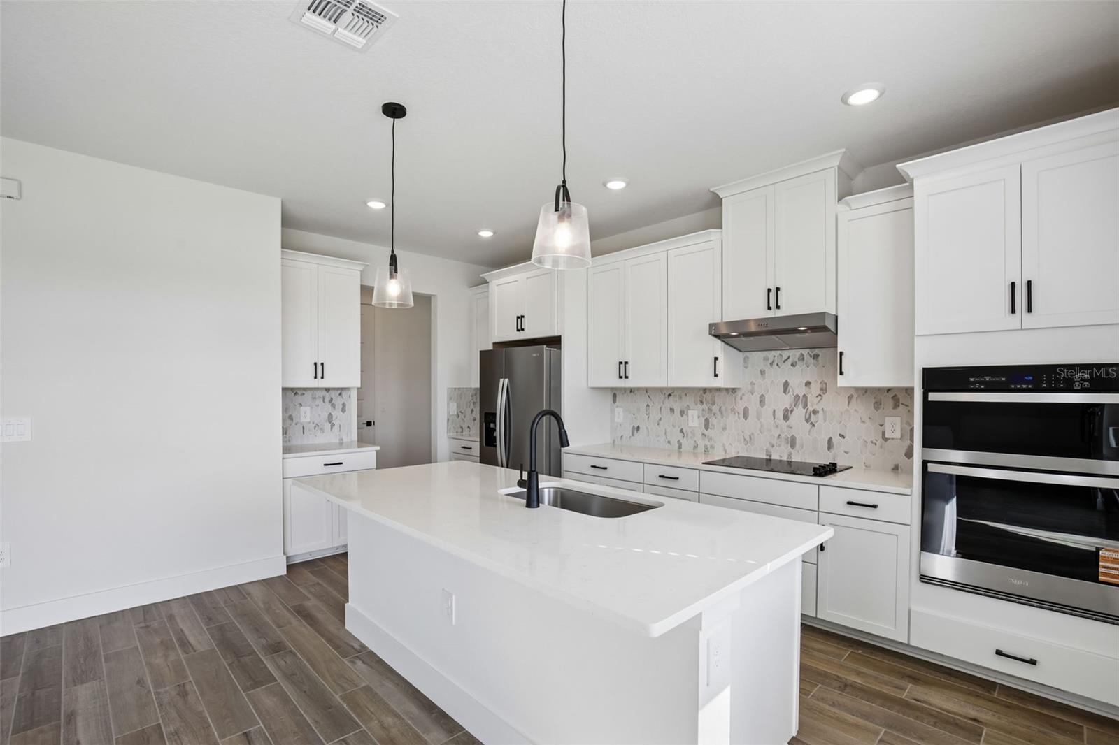 184 Shady Edge Loop Property Photo 11