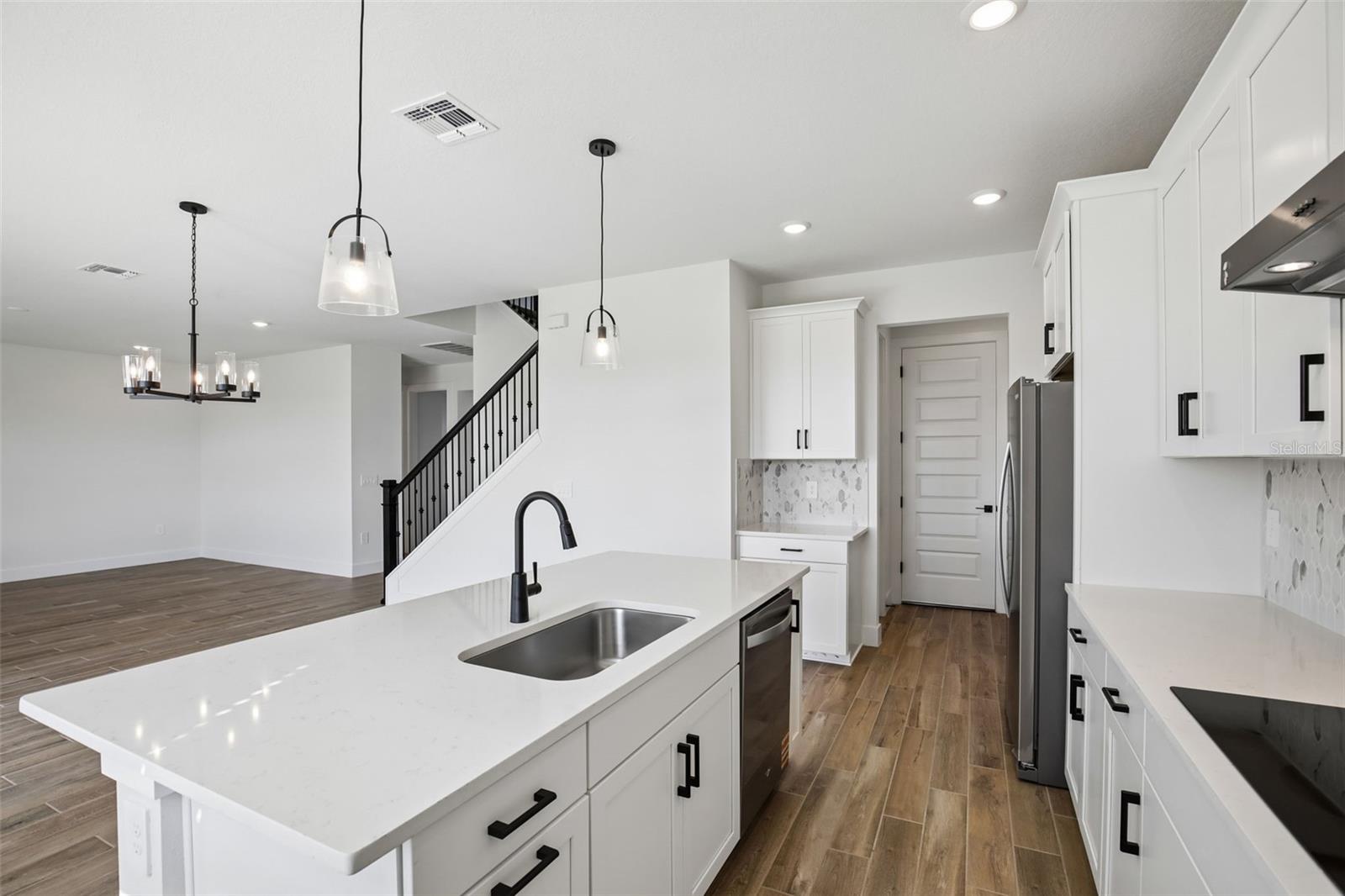 184 Shady Edge Loop Property Photo 14