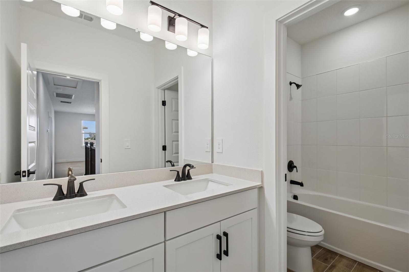 184 Shady Edge Loop Property Photo 32