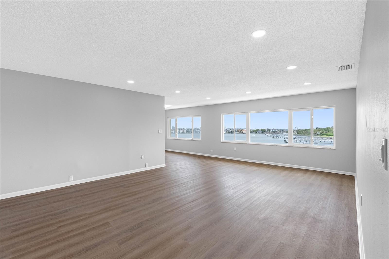100 Bluff View Dr #404c Property Photo 14