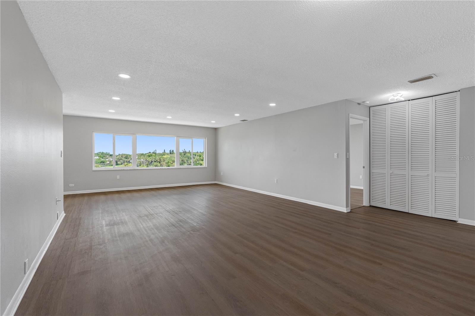 100 Bluff View Dr #404c Property Photo 17