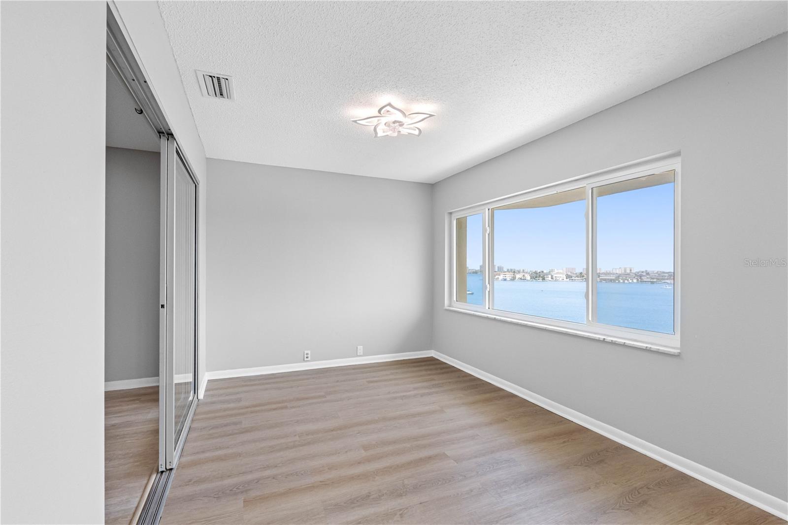 100 Bluff View Dr #404c Property Photo 25