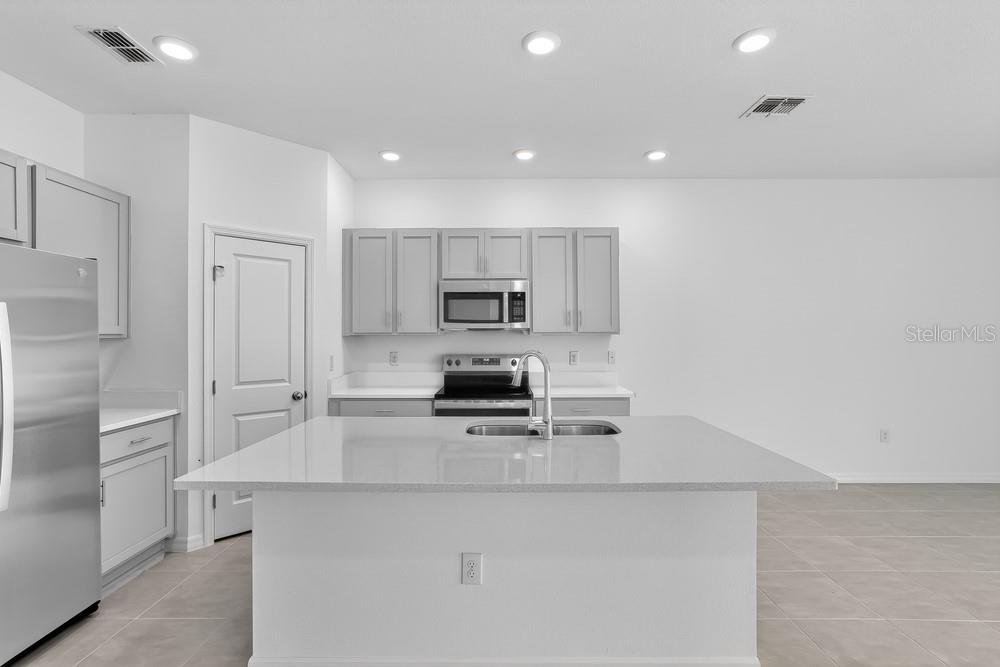 13134 Stable Pl Property Photo 2