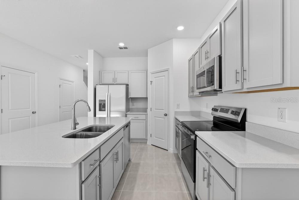 13134 Stable Pl Property Photo 5