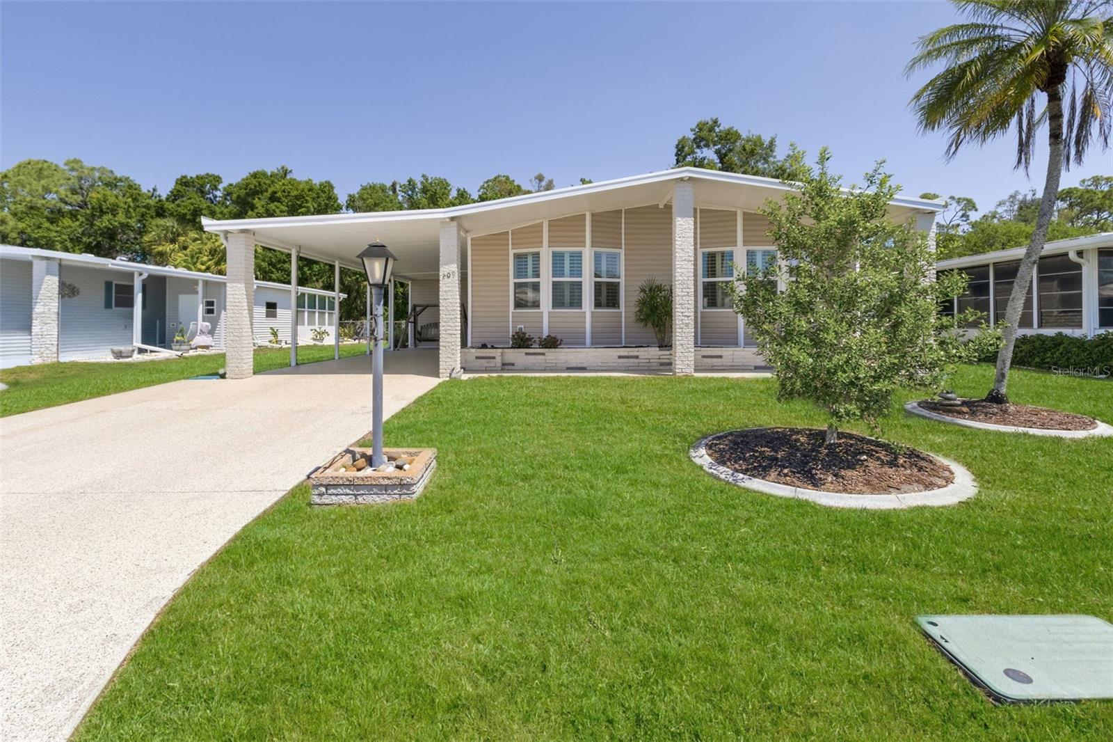 209 Vistoria Dr Property Photo 1