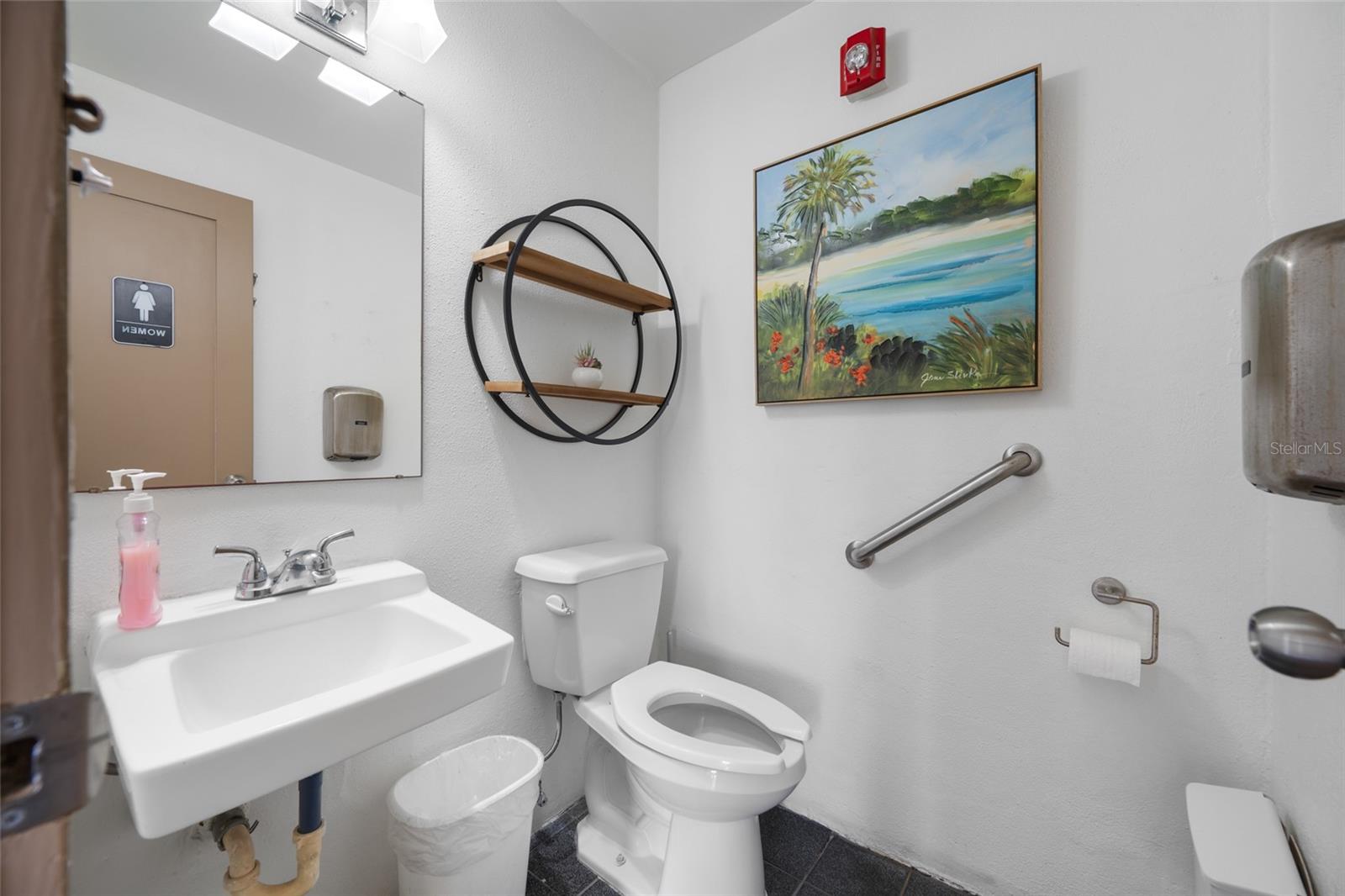 121 Island Way #323 Property Photo 39