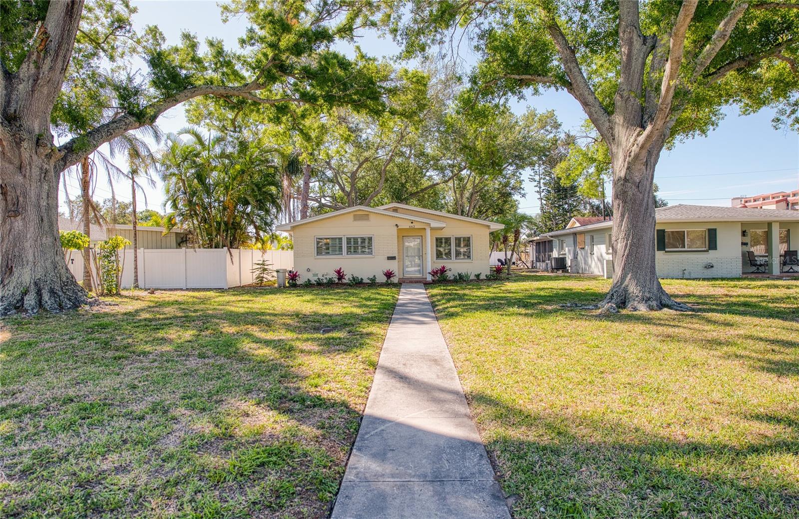 662 Villagrande Ave S Property Photo 1