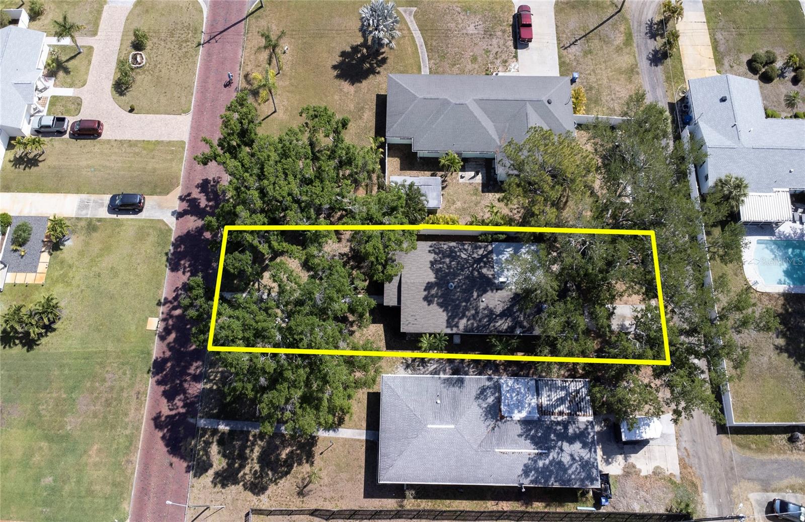 662 Villagrande Ave S Property Photo 4