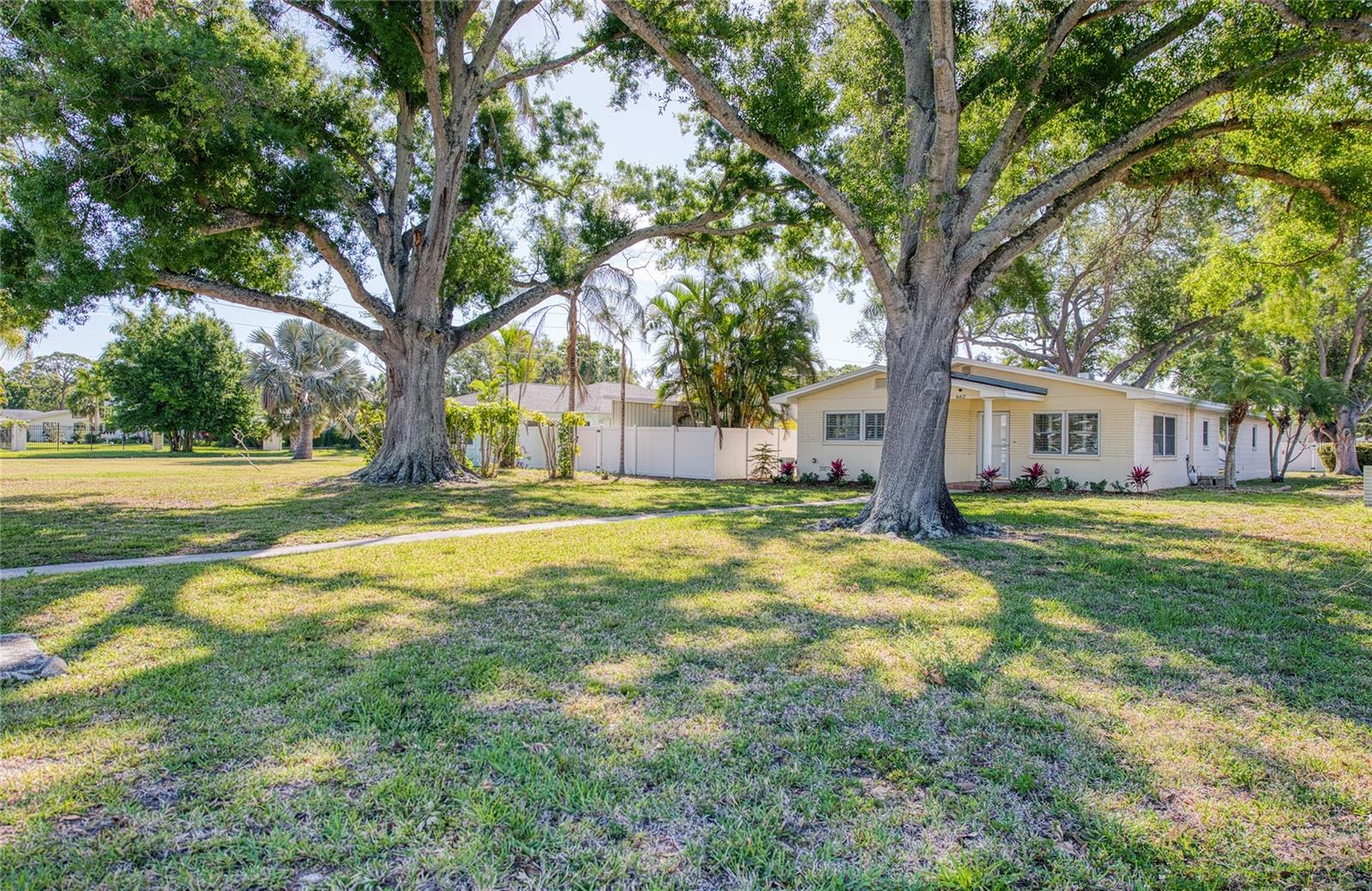 662 Villagrande Ave S Property Photo 63