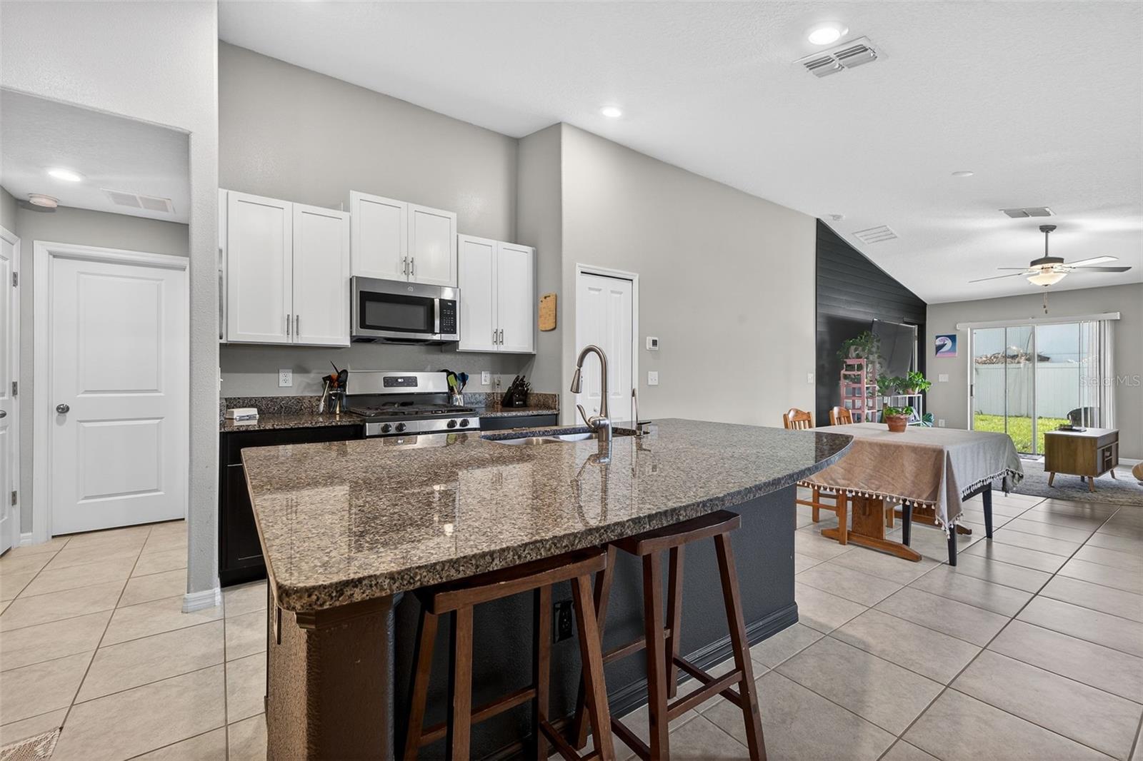 9324 Lemon Drop Loop Property Photo 5