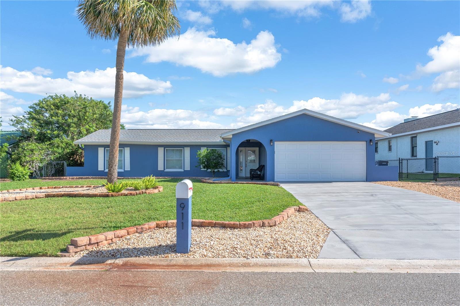 911 SILVER PALM WAY