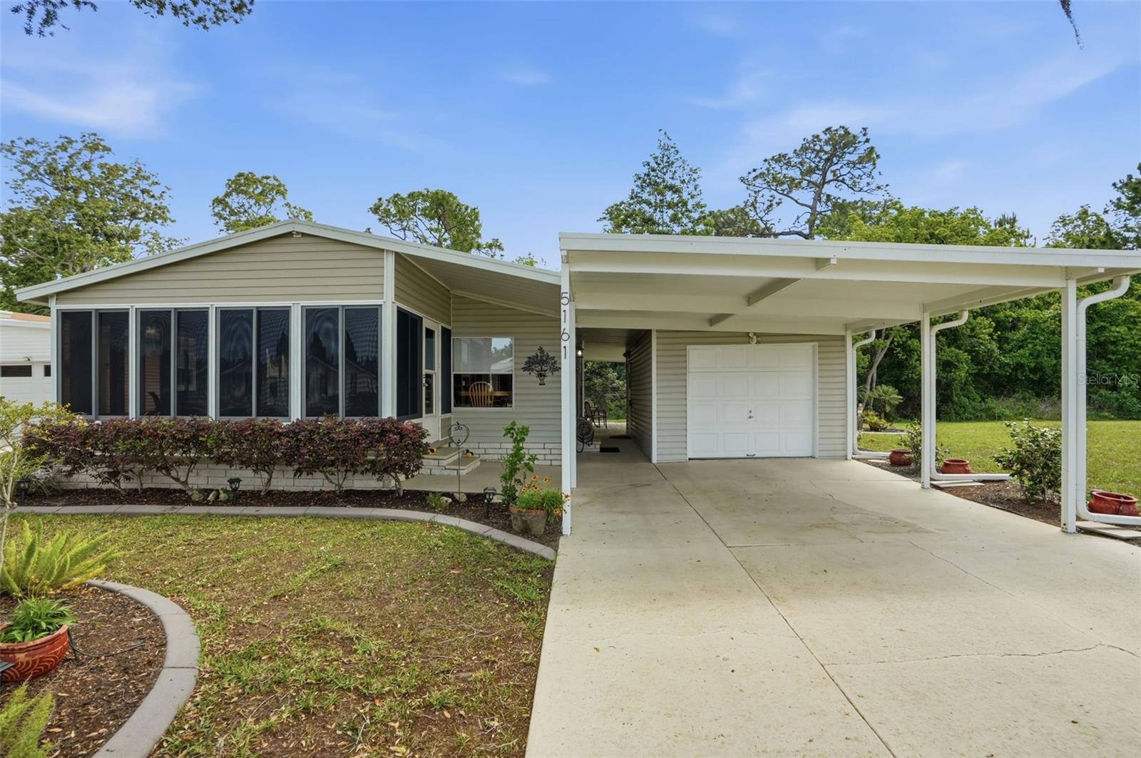 5161 Forest Glenn Dr Property Photo 3
