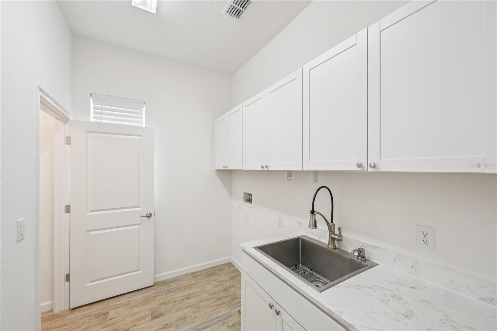 806 Winterside Dr Property Photo 12