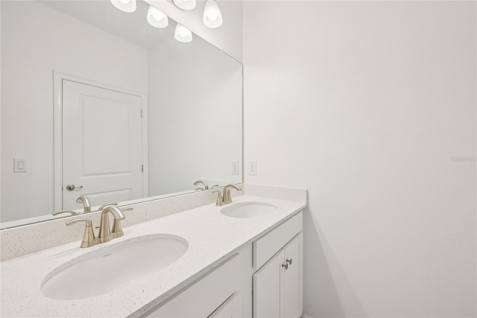 806 Winterside Dr Property Photo 28
