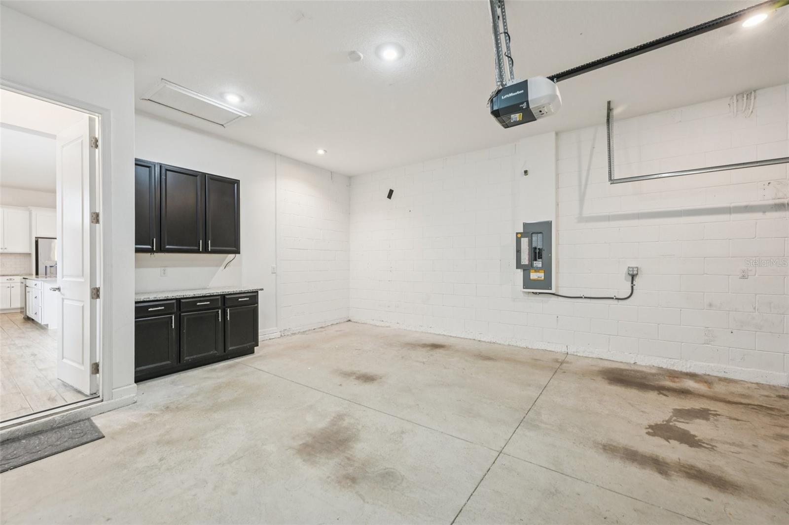 806 Winterside Dr Property Photo 33