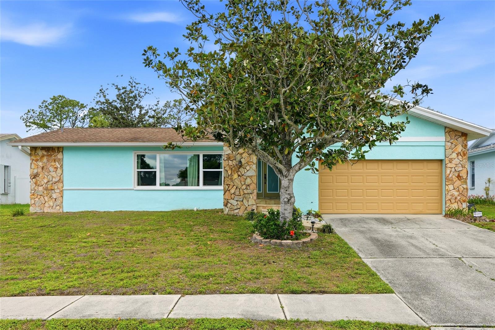 2089 Swan Ln Property Photo 1