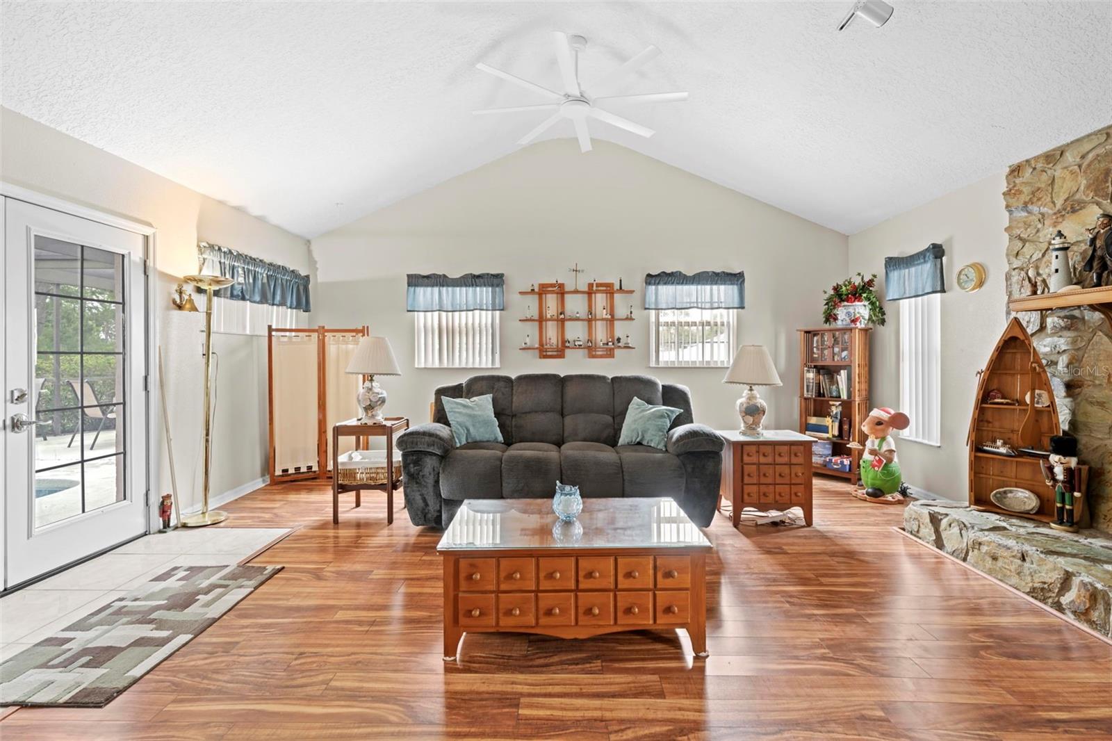 13378 Drayton Dr Property Photo 4