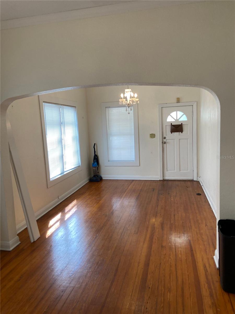 108 S Willow Ave Property Photo 2