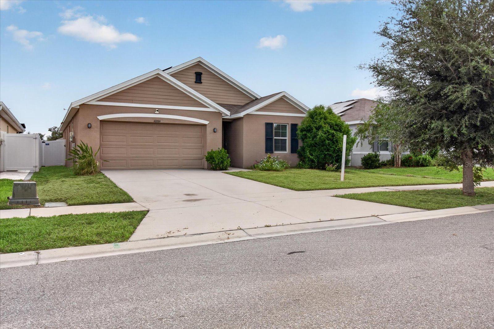 10206 Golden Light Ct Property Photo 3