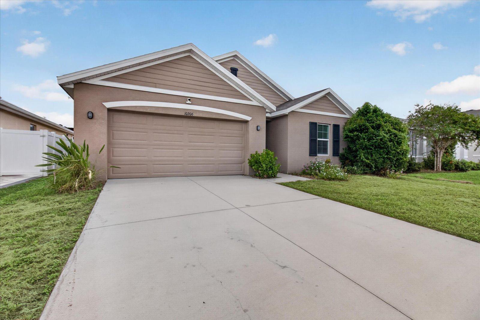10206 Golden Light Ct Property Photo 5
