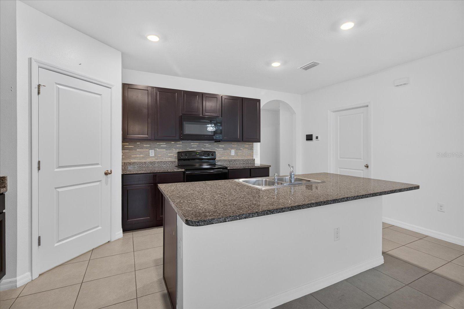 10206 Golden Light Ct Property Photo 23