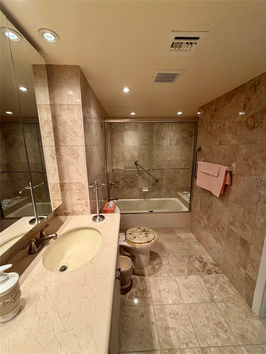 180 Se 20th Ave #303 Property Photo 14