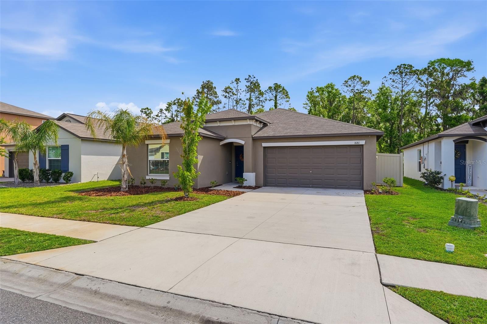 1681 Red Loop Property Photo 1