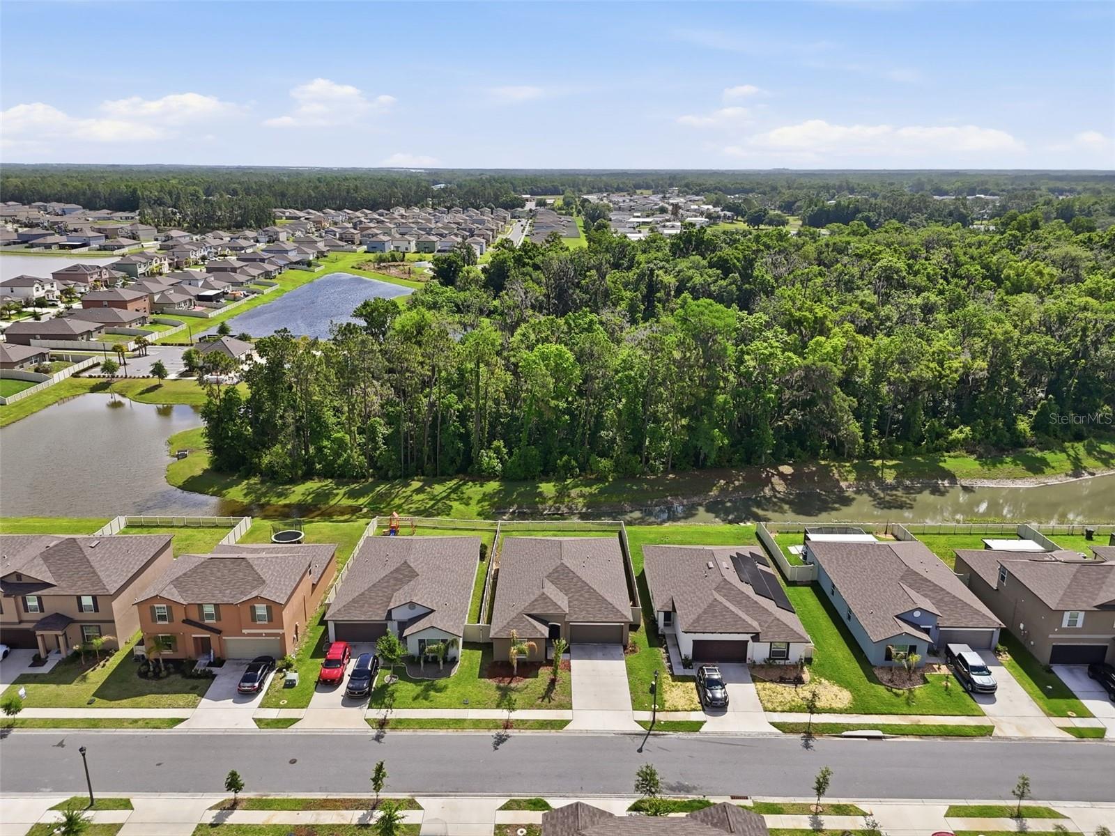 1681 Red Loop Property Photo 3