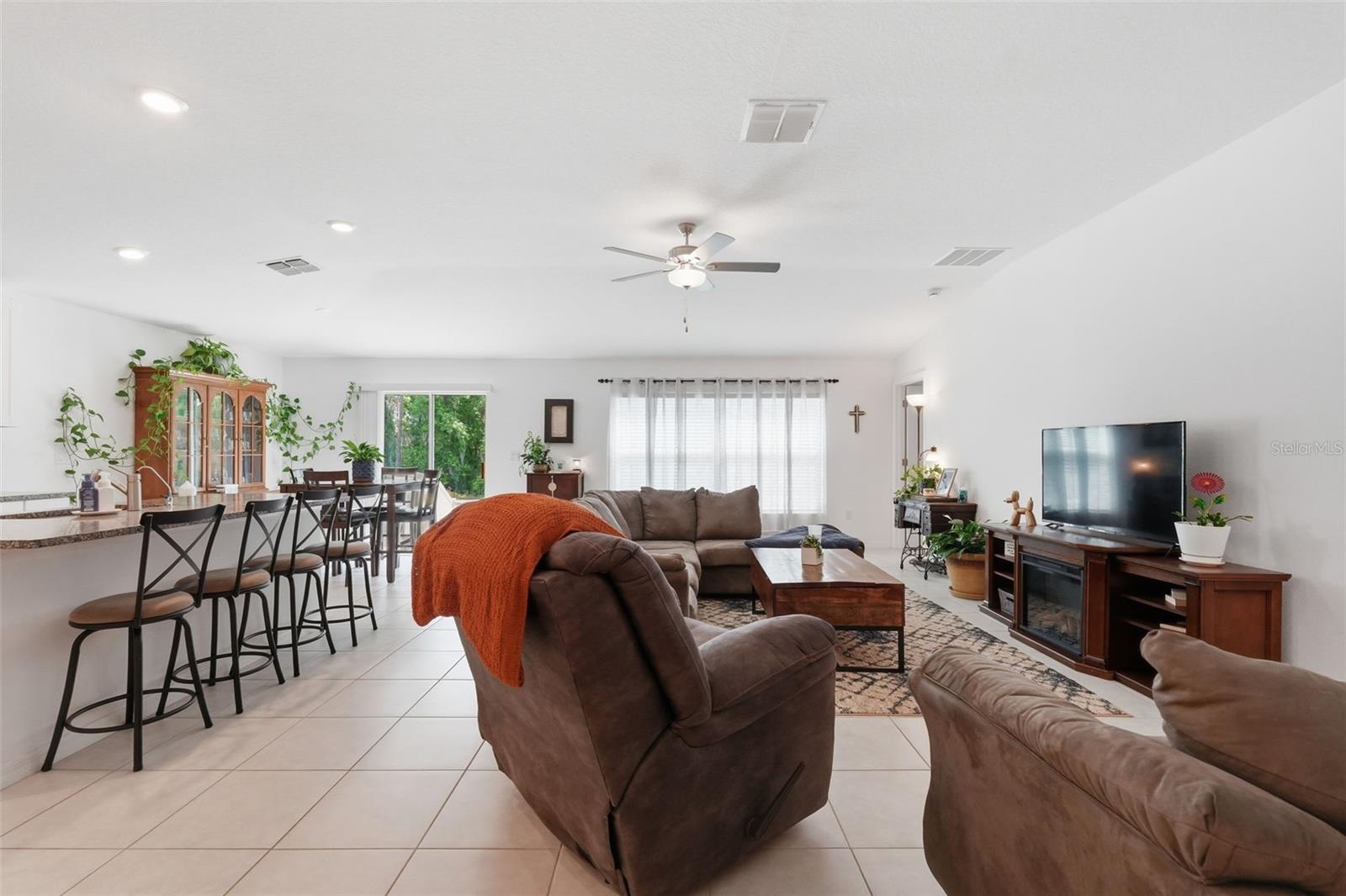 1681 Red Loop Property Photo 7