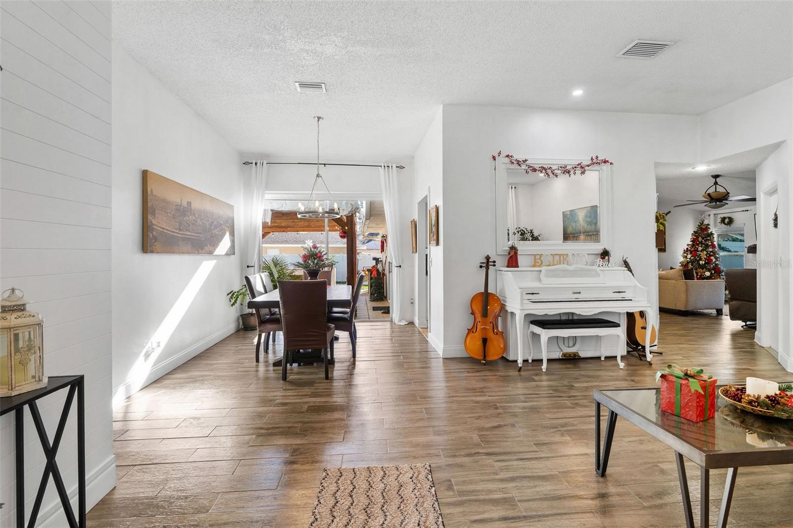 15101 Redvale Dr Property Photo 3