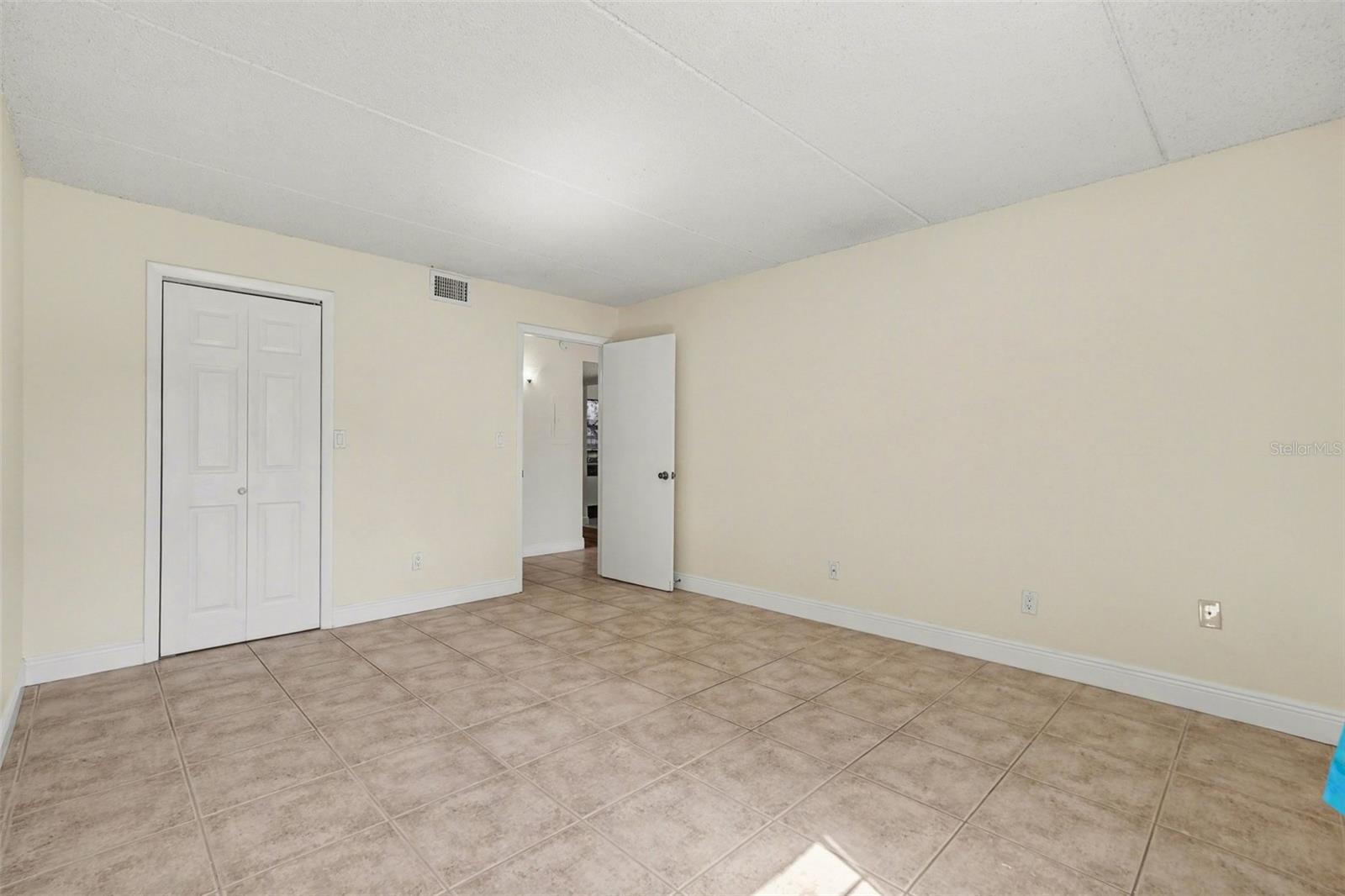 2845 Somerset Park Dr #101 Property Photo 16