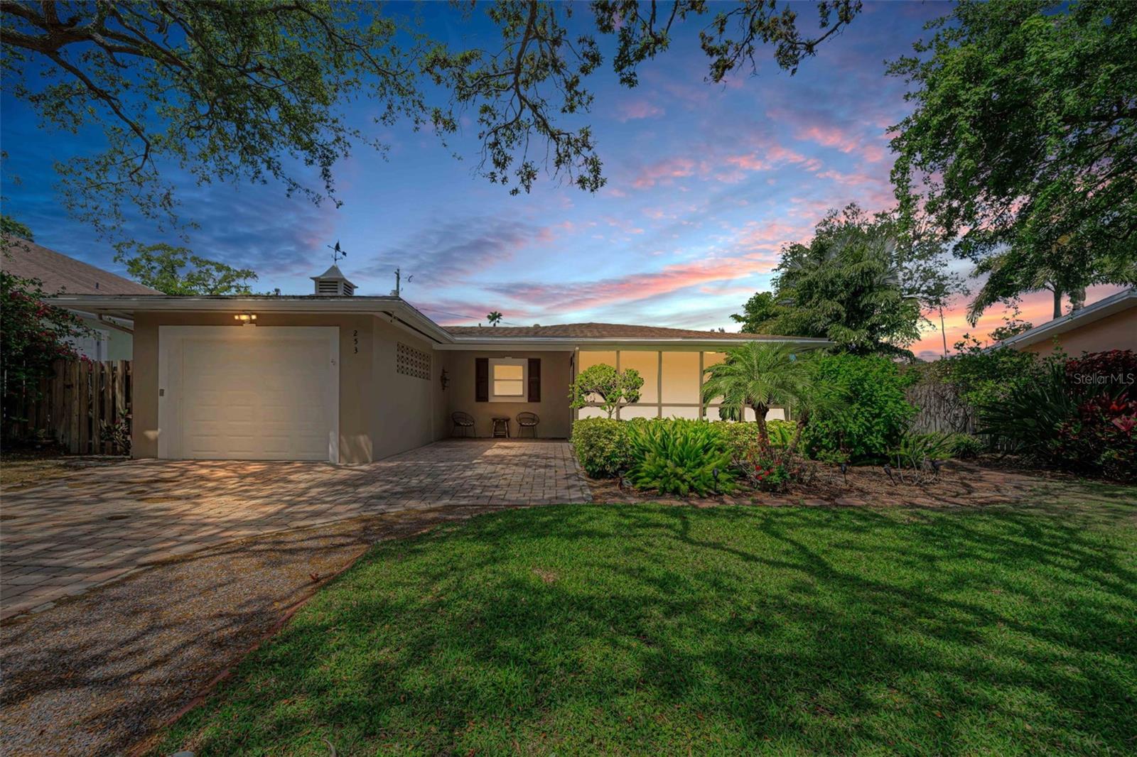 253 Park Cir S Property Photo 1