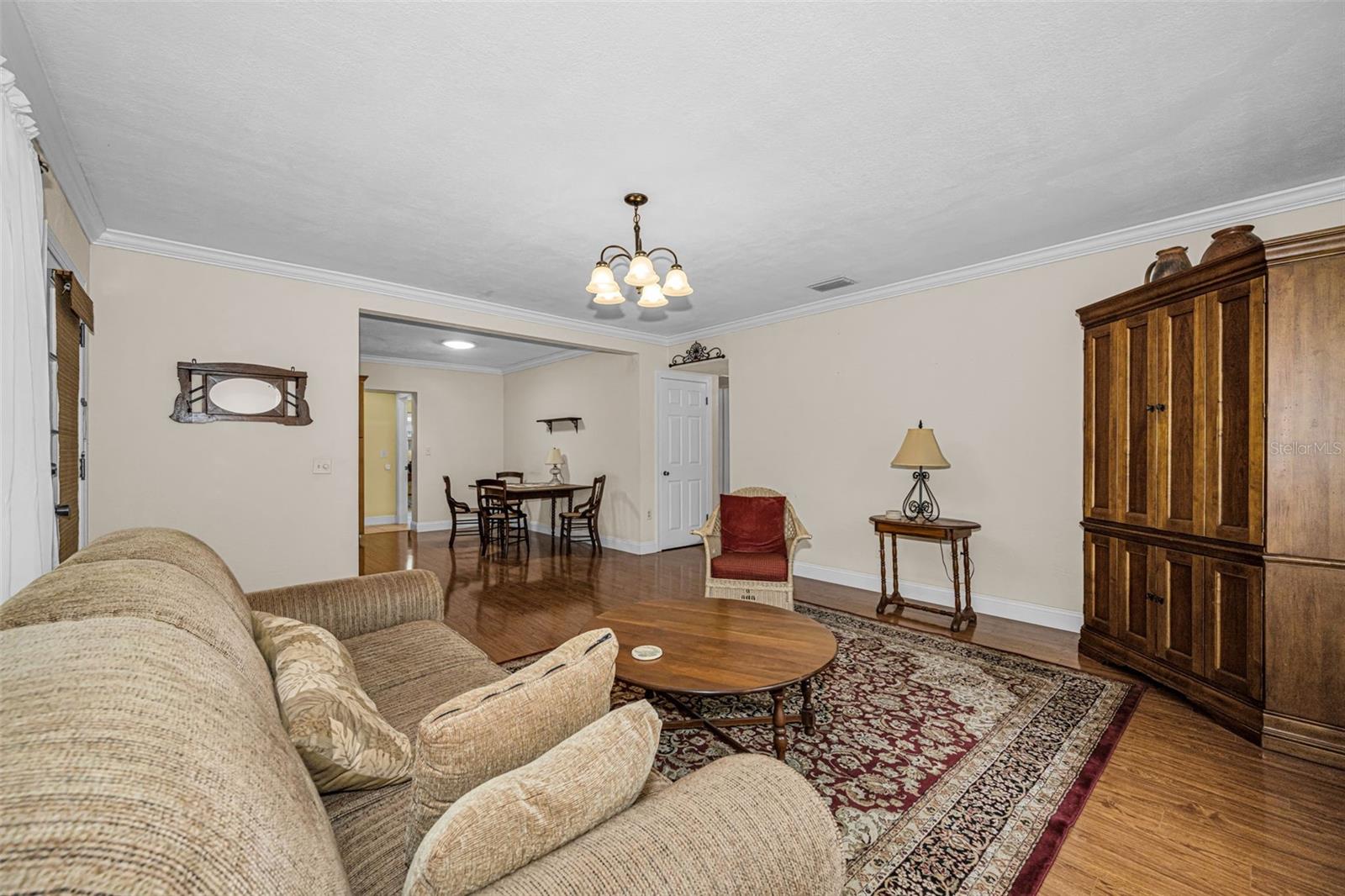 253 Park Cir S Property Photo 7