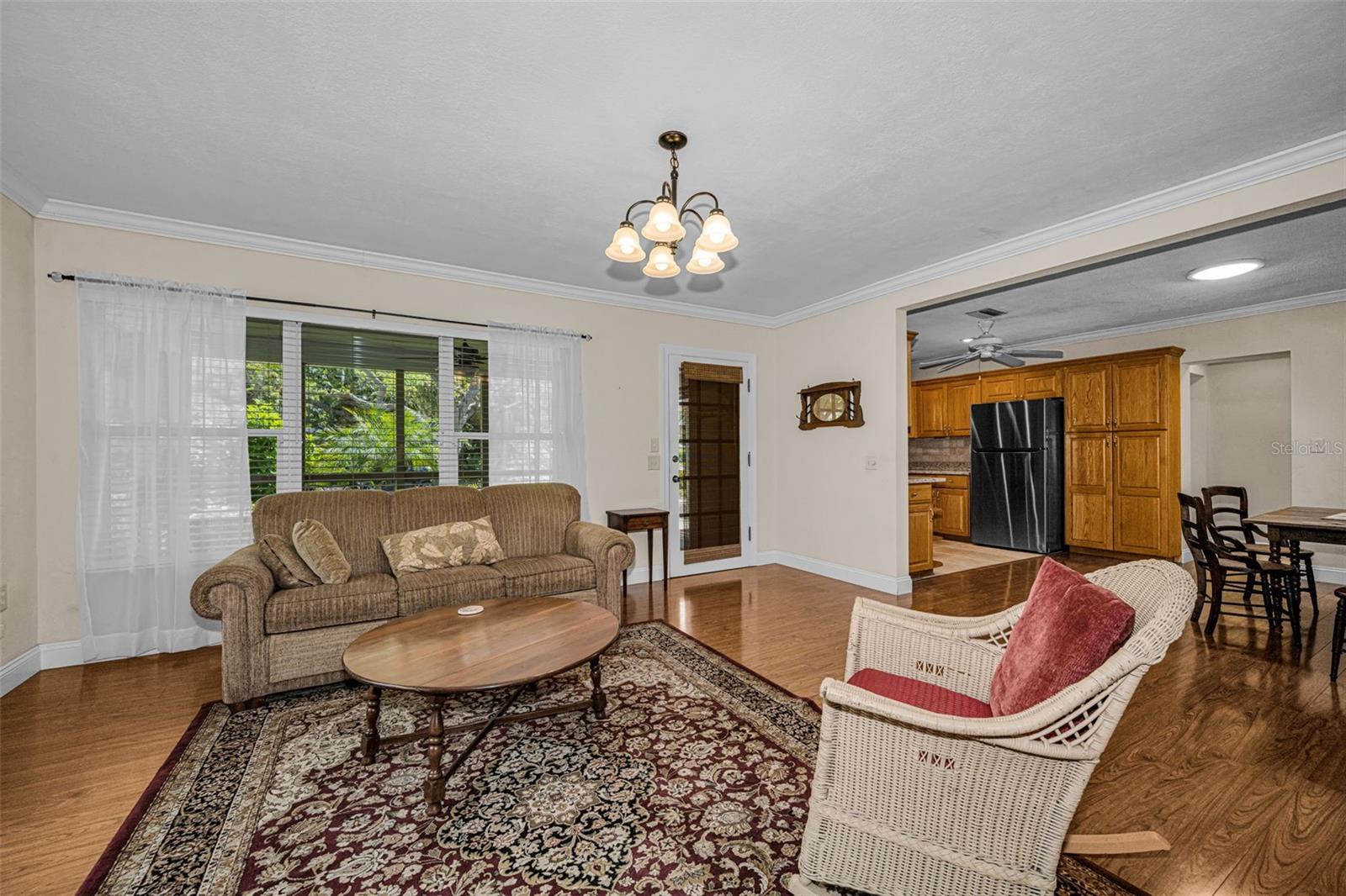 253 Park Cir S Property Photo 8