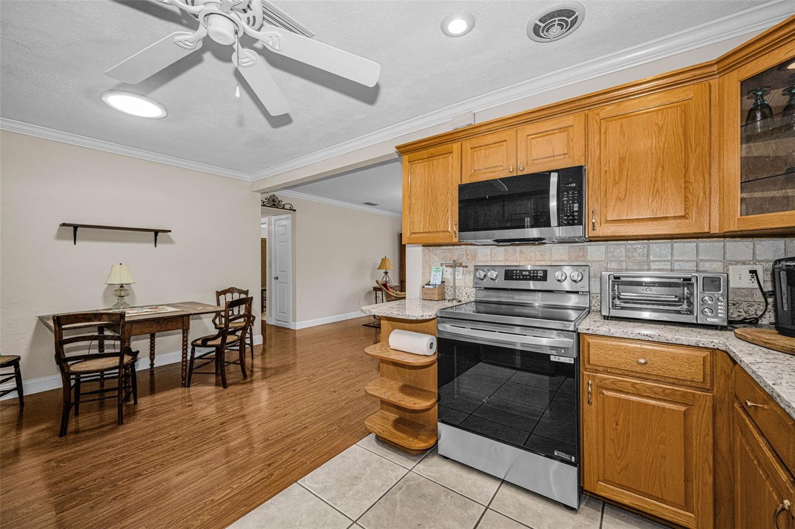 253 Park Cir S Property Photo 12
