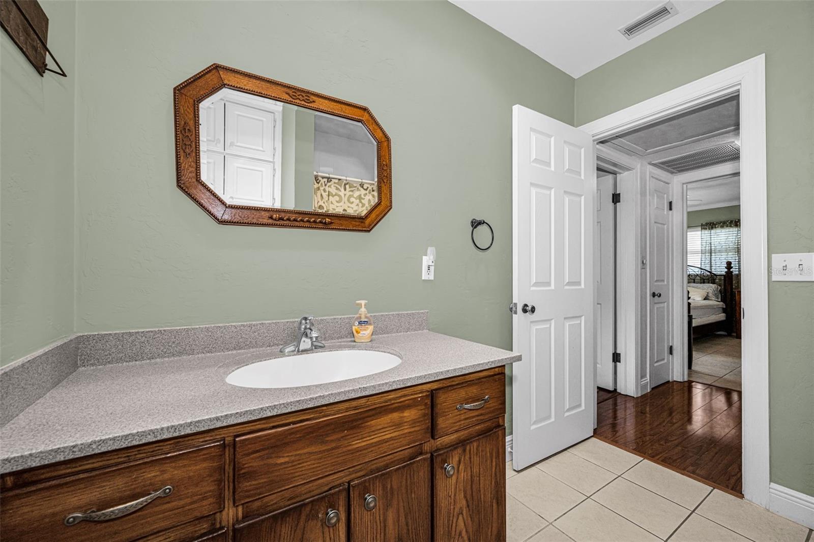 253 Park Cir S Property Photo 26