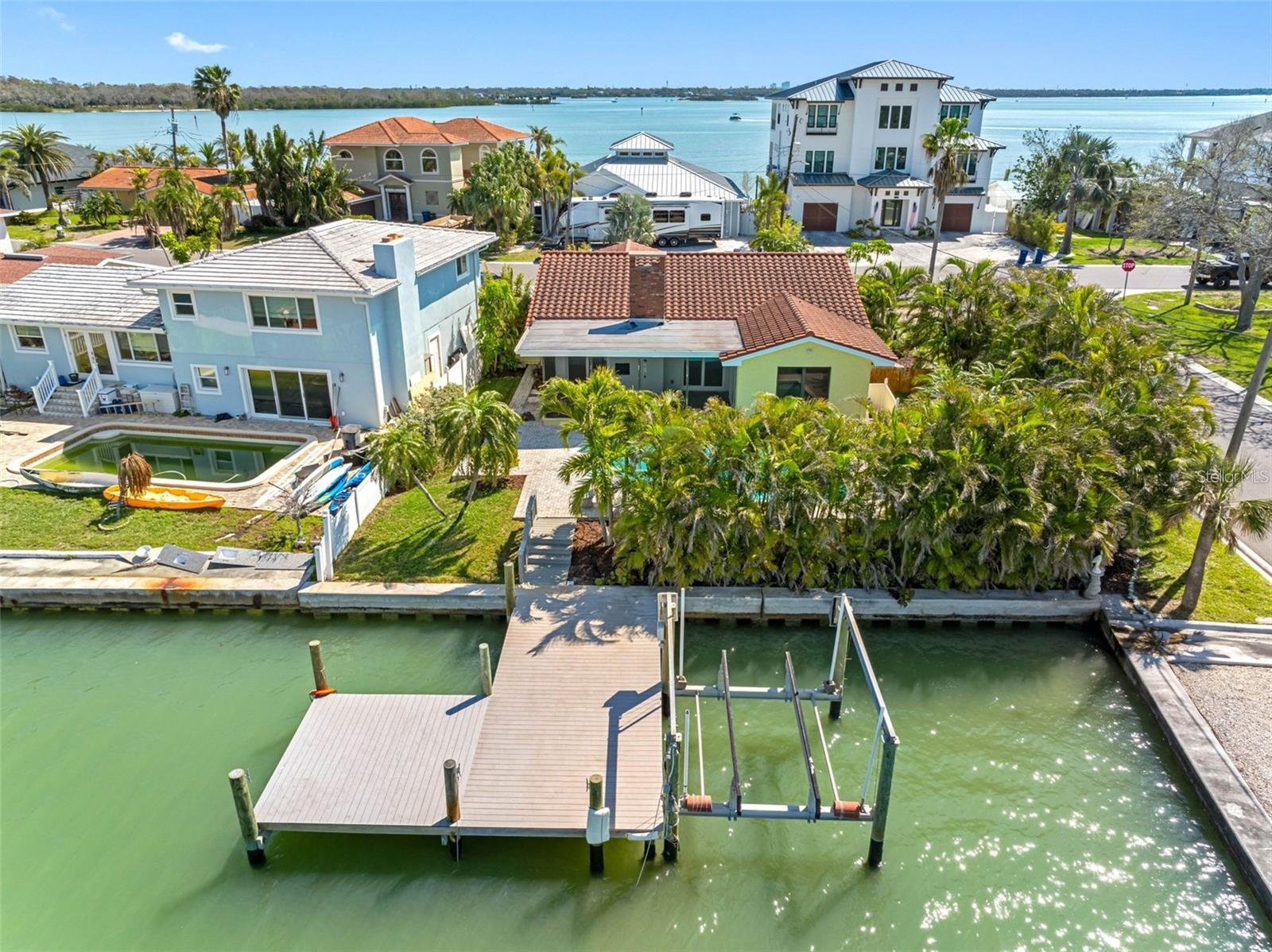 562 Johns Pass Ave Property Photo 3