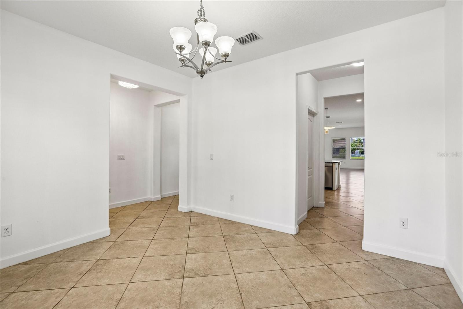 19417 Paddock View Dr Property Photo 7