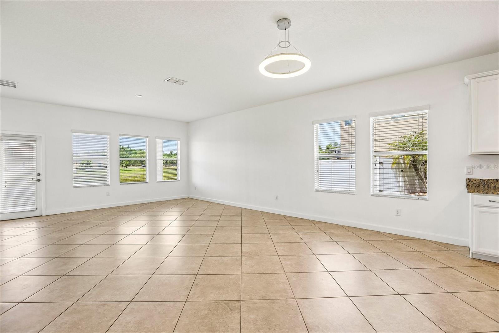 19417 Paddock View Dr Property Photo 14